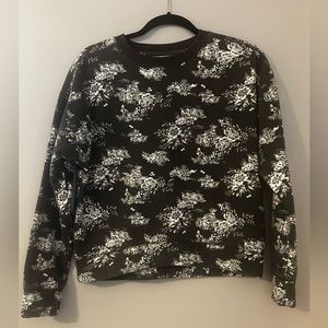 Universal Thread Crewneck